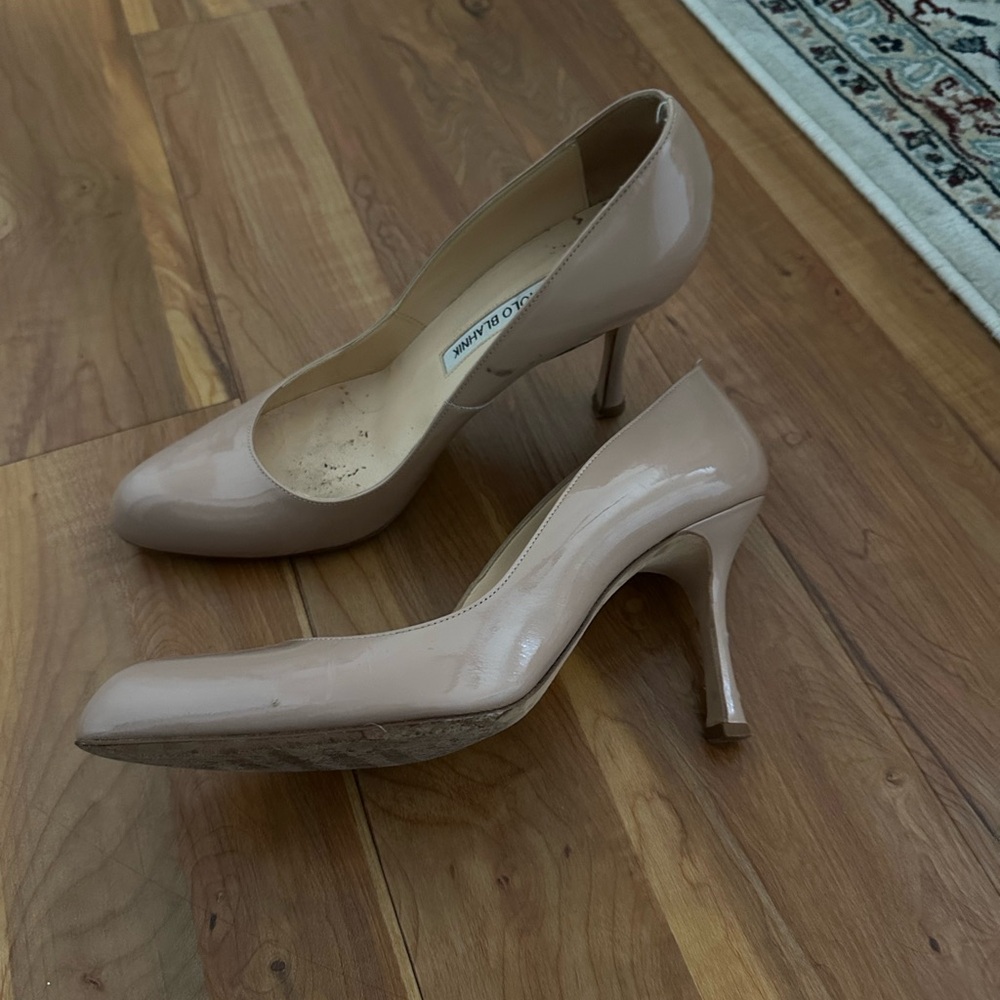 Manolo blahnik nude heels